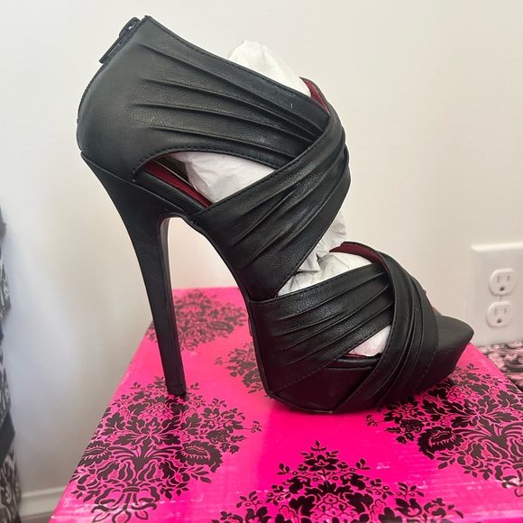 BNIB- Shoe Republic LA- Black Heels- Style Tie- Multiple Sizes - Picture 3 of 5